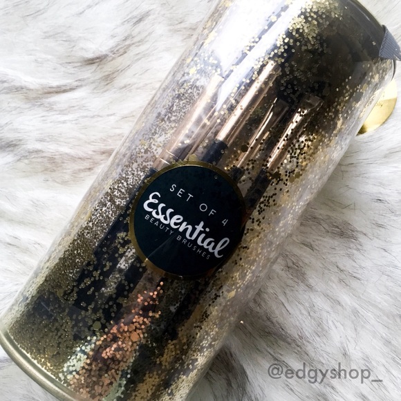 Set of 4 Essential Beauty Brushes - Picture 2 of 4